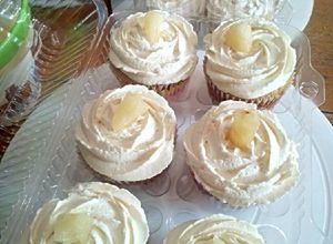 Una foto de Cupcakes de piña colada con Ron malibu