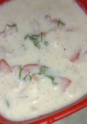 A picture of Cucumber tomato  Raita.
