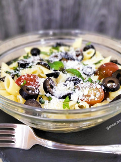 Una foto de Ensalada de macarrones mediterránea