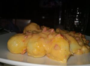 Una foto de Gnocchis tres quesos con chorizo y nueces