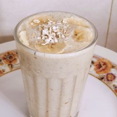 Banana oatmeal shake A picture of Banana oatmeal shake.