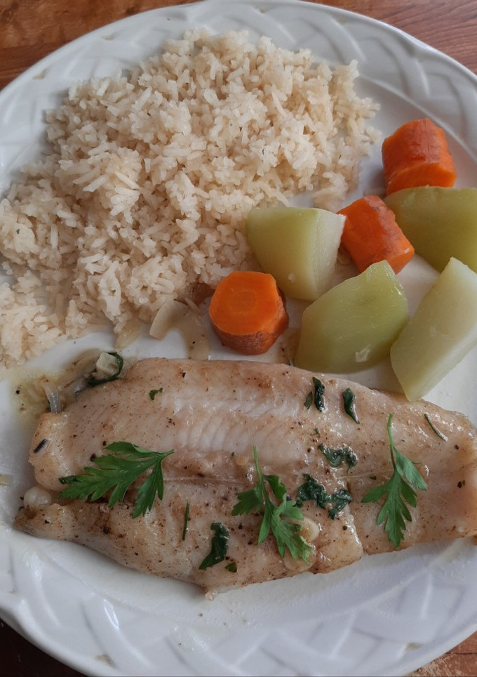 Una foto de Filete de pescado al ajo y perejil