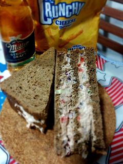 Una foto de Tuna sándwich