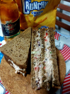 Una foto de Tuna sándwich