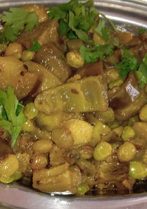તુવેર રીંગણા નું શાક (Tuver Ringan Shak Recipe In Gujarati) રેસીપી મુખ્ય ફોટો