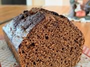Una foto de budin integral con azucar mascabo