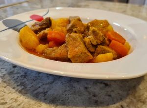 Foto principal de Estofado de cerdo con patatas y zanahorias