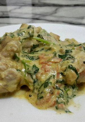 Foto resep Creamy Tuscan Chicken (Ayam saus krim, parmesan, bayam, & tomat)