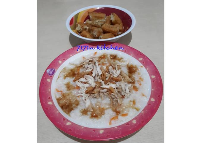 Bubur ayam simpel dengan cakwe (chicken porridge with cakwe)