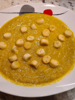 Una foto de Puré de zanahoria, champiñones y puerros