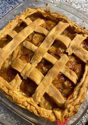 Una foto de 🍎🍎🍎 Tarta de manzana con hojaldre fácil 🍎🍎🍎 tipo pie americana sin crema pastelera