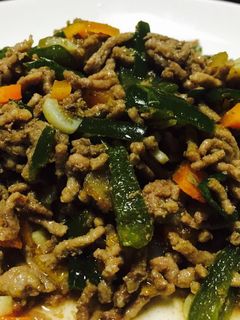 A picture of Minced Meat with green bell peppers.