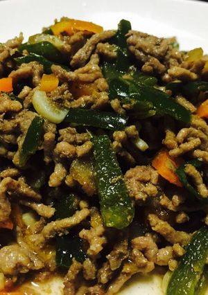 A picture of Minced Meat with green bell peppers.