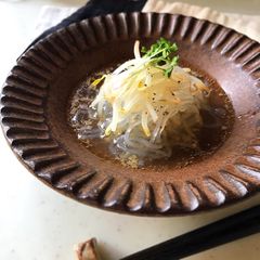 A picture of Vegetarian Ramen (Shojin-Ramen) Using zen pasta (dried shirataki).