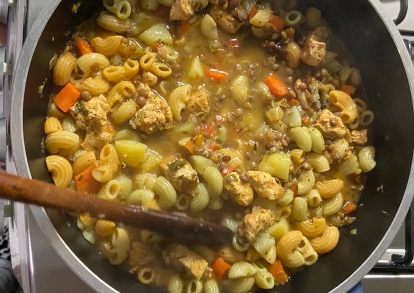 Guiso de fideos con pollo