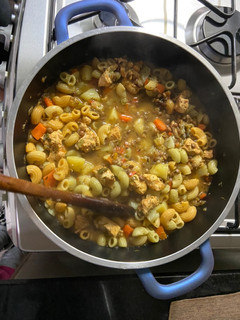 Una foto de Guiso de fideos con pollo