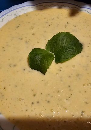 Görög joghurtos-mentás sárgadinnye krémleves recept fotója