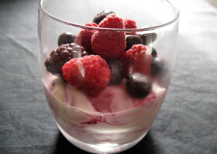 Mixed Berries & Yoghurt Fool