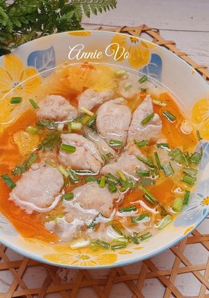 Hình của món Canh cải thảo cà rốt chả cá.