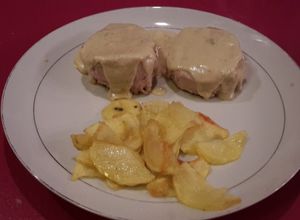 Foto di Medaglioni di vitello con salsa al gorgonzola e chips
