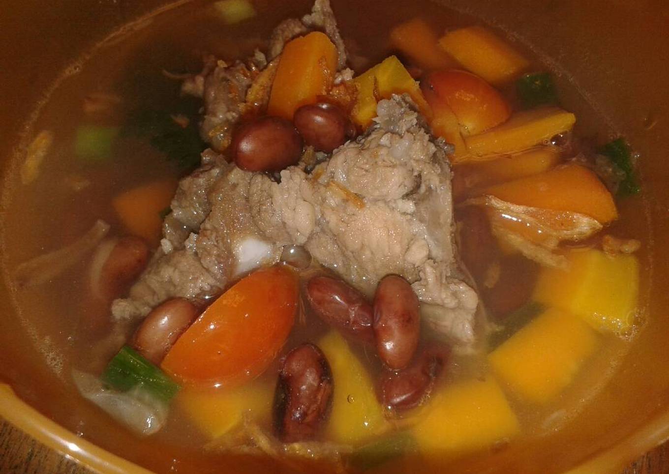 Sop Kacang Merah Iga Babi (non halal)
