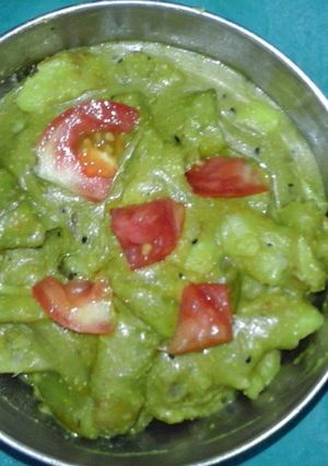 A picture of Raw banana potato poppy seeds curry.