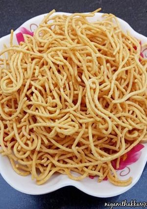 સેવ(sev in Gujarati) રેસીપી મુખ્ય ફોટો