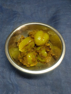 કાચા ટામેટા નું ભરેલું શાક રેસીપી મુખ્ય ફોટો