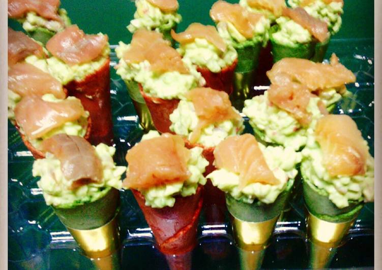 Miniconos de salmón y aguacate