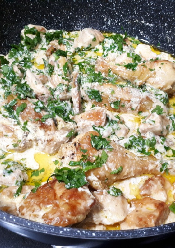 Una foto de Pollo frito con nata
