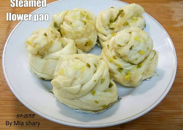 Steamed flower pao / pao daun bawang