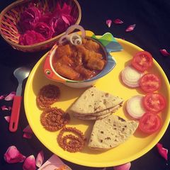A picture of Raw Banana curry.