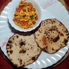 A picture of Gluten Free Roti with Spicy Scrambled Paneer.