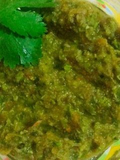 हरा धनिया और ग्रीन चने की चटनी (Green coriander and green chane ki chutney recipe in hindi) रेसिपी मुख्य फोटो
