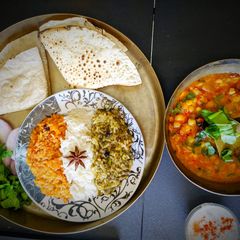 Tricolor pulav with bajri ki roti and dal palak A picture of Tricolor pulav with bajri ki roti and dal palak.