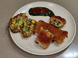 व्हेजी चिजी ब्रेड रोल्स (Veggie Cheesy Bread Rolls Recipe In Marathi)