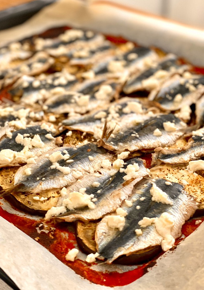 Una foto de Sardinas al horno estilo mediterráneo