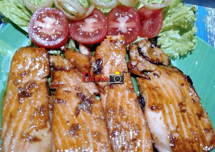 Langkah Mudah untuk memasak Salmon teriyaki Lezat