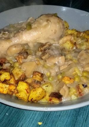 Una foto de Pollo al champiñón