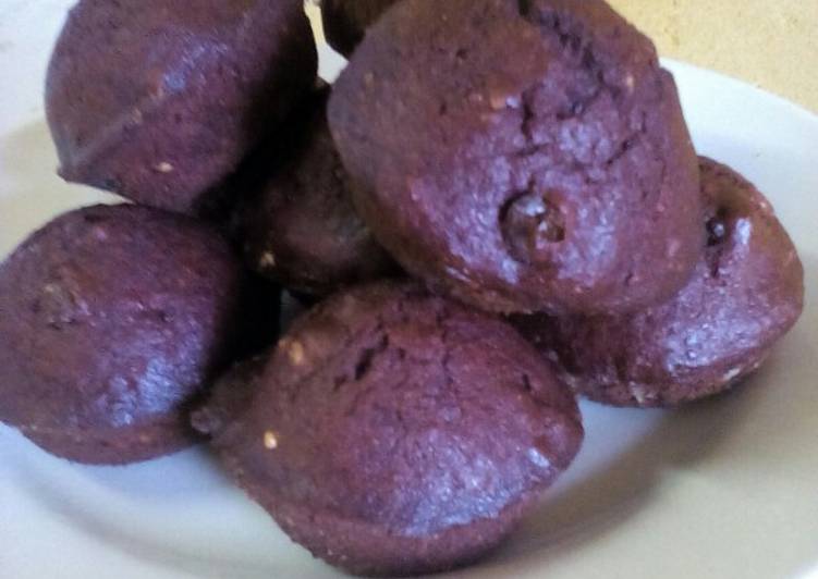 Steps to Prepare Homemade Peanut/Raisins Chocolate Muffins