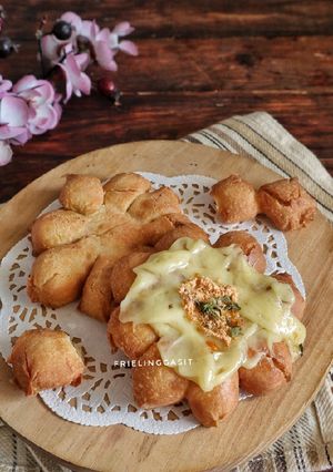 Foto resep Salted Egg Donat Mochi, Topping Keju & Ebi