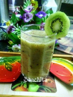 A picture of Apple Orange Kiwi Smoothie.