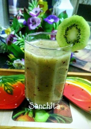 A picture of Apple Orange Kiwi Smoothie.