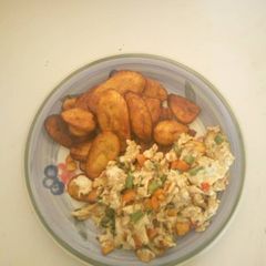A picture of Fried plantain and vegetable omellete.