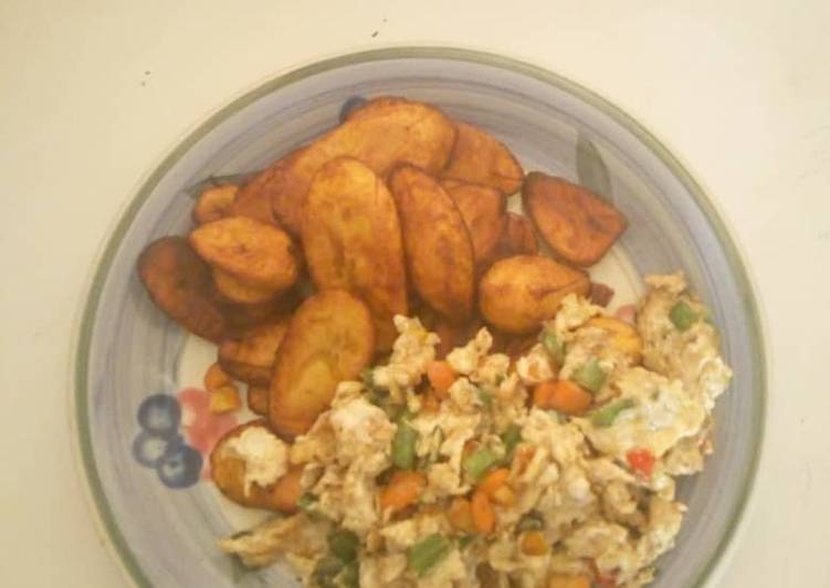 Steps to Prepare Perfect Fried plantain and vegetable omellete