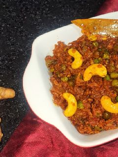पौष्टिक ओल्या हळदीची भाजी (Olya haldichi bhaji recipe in marathi) रेसिपी चे मुख्य फोटो