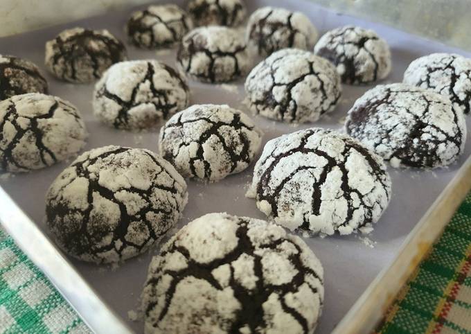 Chocolate Crinkle Cookies