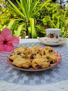 Una foto de Galletitas de garbanzo y mijo con chocolate y pasas