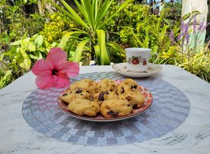 Una foto de Galletitas de garbanzo y mijo con chocolate y pasas