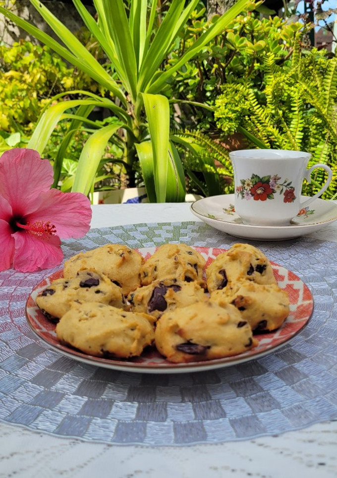 Una foto de Galletitas de garbanzo y mijo con chocolate y pasas